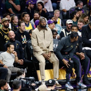 皇冠体育官网-10负1胜！拿5260万顶薪，却打成球队累赘，你该重回骑士联手哈登